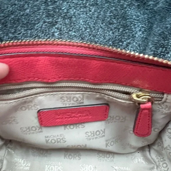 Michael Kors coral small purse could be used as a crossbody - Picture 6 of 7